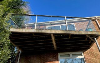 Rotted subframe of a balcony to be replaced by a new aluminium subframe